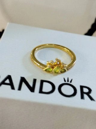 Anillo Pandora Princesa Oro y Peridoto