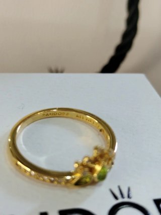 Anillo Pandora Princesa Oro y Peridoto