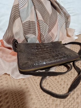 Bolso piel marrón efecto cocodrilo