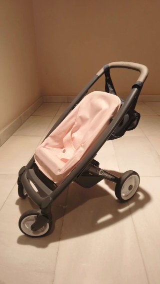 Carrito de bebé rosa y gris