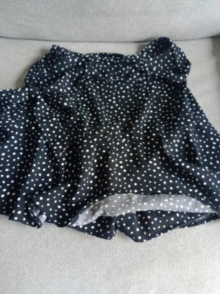 Falda corta lunares Stradivarius