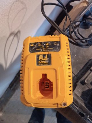 Taladro Inalámbrico Dewalt + Cargador