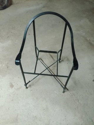 Mesa de forja ovalada y 4 sillas