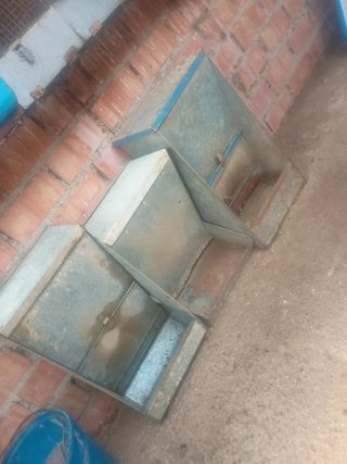 Tolvas metálicas para perros
