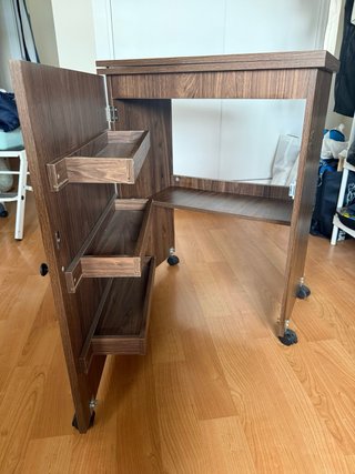 Mueble para máquina de coser con ruedas