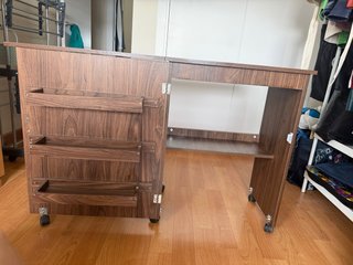 Mueble para máquina de coser con ruedas