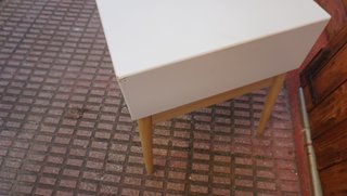 Mesita de noche blanca y madera 43x30x51cm