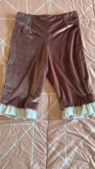 Pantalones cortos de terciopelo con volantes