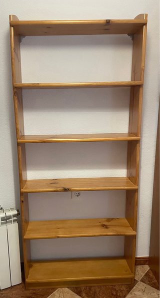 Estantería de madera