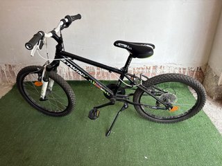 Bicicleta infantil BTWIN negra