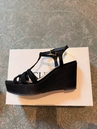 Sandalias cuña negras