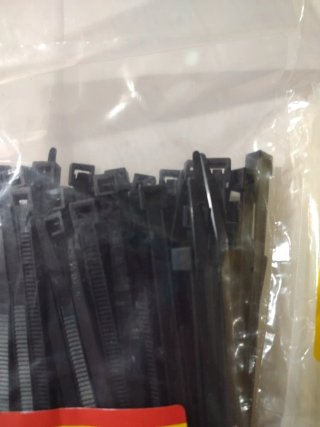 600 Fascette nylon nere e avorio