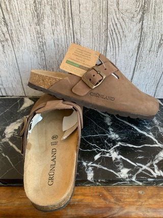 Zuecos Grunland Marrones Nuevos