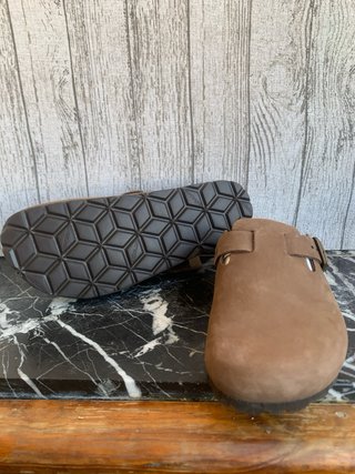 Zuecos Grunland Marrones Nuevos