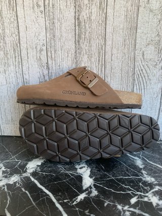 Zuecos Grunland Marrones Nuevos