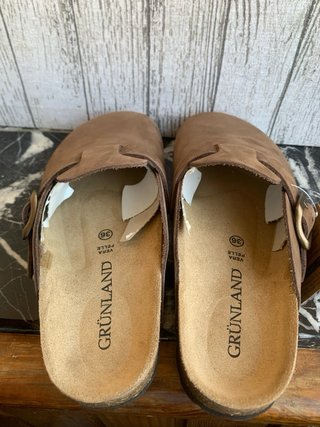 Zuecos Grunland Marrones Nuevos