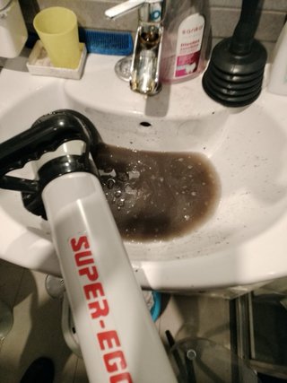 Se ofrece fontanero para trabajos