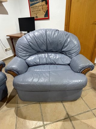 Sofá de cuero gris reclinable