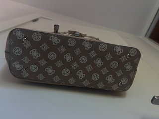 Bolso Guess Beige y Dorado