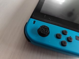 Nintendo Switch + funda azul y roja