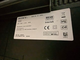 TV SONY KD-65X85J CON BASE PEDESTAL.