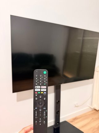 TV SONY KD-65X85J CON BASE PEDESTAL.