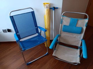 2 Sillas de Playa Plegables y sombrilla amarilla