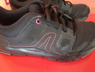 Scarpe sportive nere e rosa