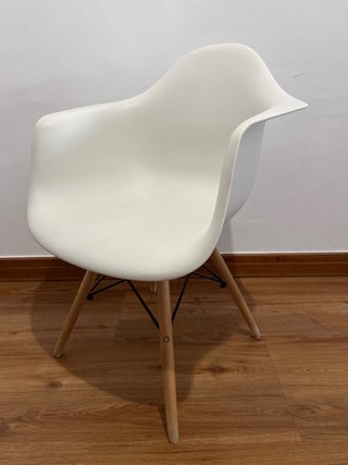 4 Sillas Diseño Madera y Plástico
