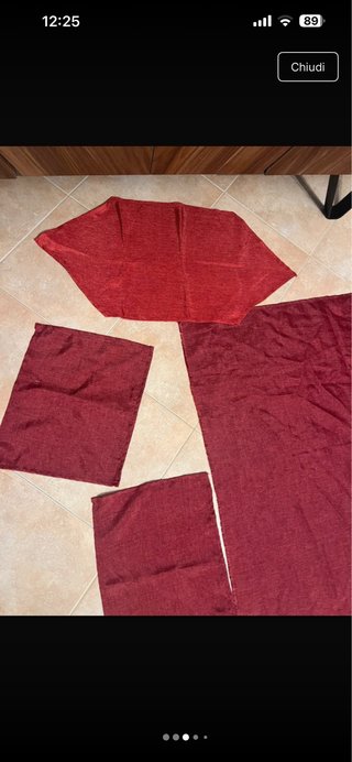 Tende rosse con 4 centrini