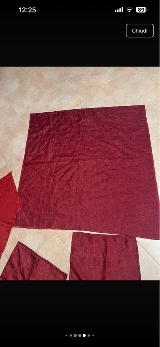 Tende rosse con 4 centrini