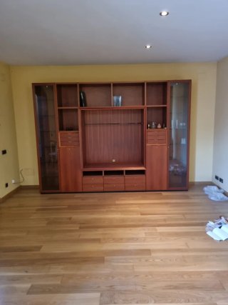 Mueble de salón madera y cristal