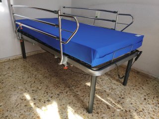 Cama articulada, barandillas y colchón sanitario
