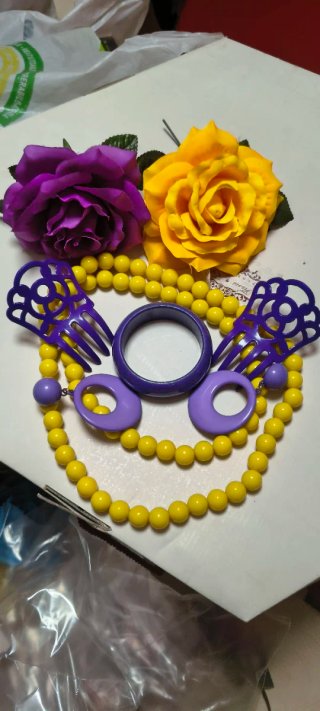 Conjunto de bisutería morado y amarillo ( lote 1 )