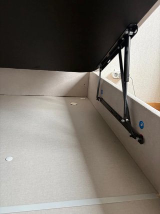 Se vende cama de 150x200 cm con base tapizada