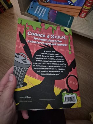 Agente Stitch 1. Un caso lleno de baba: Narrativa