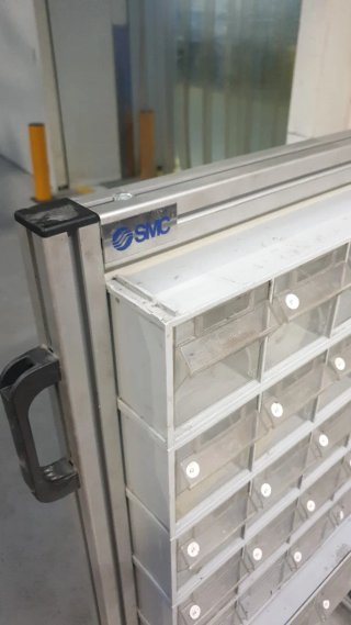 Clasificador de piezas con ruedas