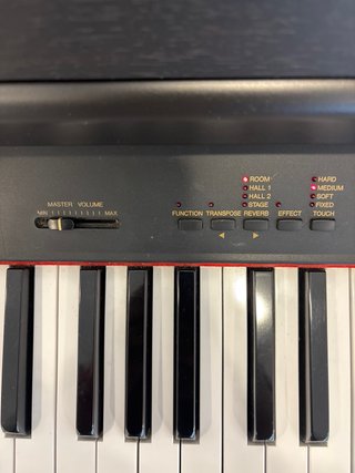 Piano digital Yamaha Clavinova y taburete