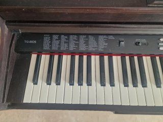 Piano digital Ringway TG-8826 poco uso