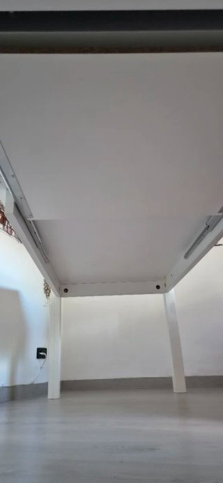 Mesa de comedor blanca de madera extensible