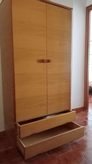Armario ropero de madera