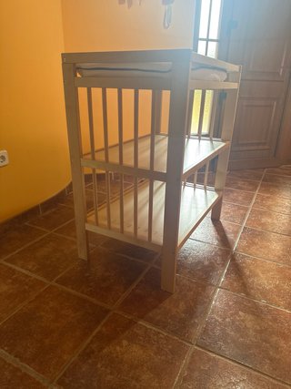 Cambiador madera Ikea con colchoneta