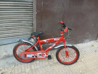 Bicicleta infantil roja