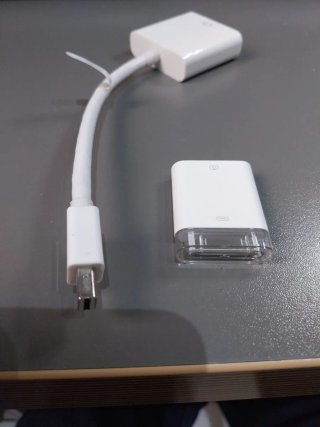 Adaptadores Apple VGA y USB