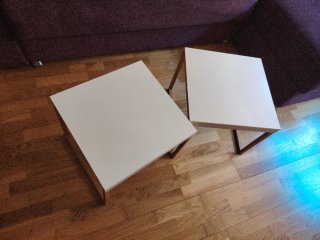 Tavolini ausiliari in legno bianchi