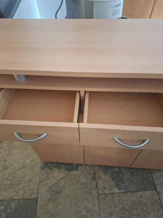 Mueble de madera con cajones
