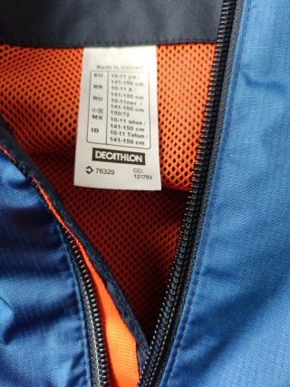 Chubasquero Decathlon niño azul.Talla 10-11
