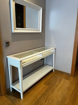 Mueble recibidor IKEA blanco y cristal