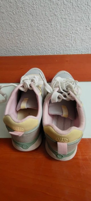 Zapatillas deportivas niña grises y rosas