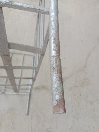 Cuna de hierro antigua